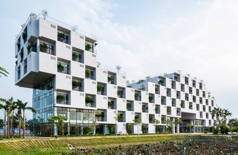 Административное здание для университета FTP в Ханое зеленый кампус