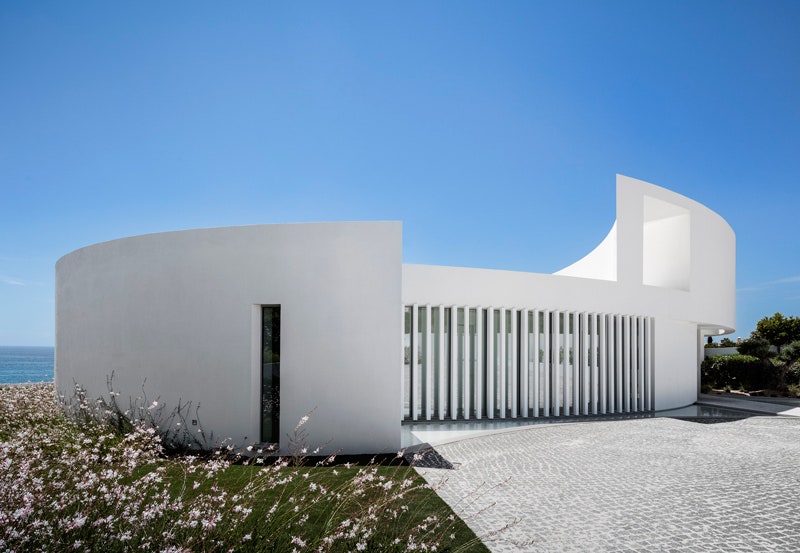 Дом в форме эллипса в Португалии работа архитектора Марио Мартинса
