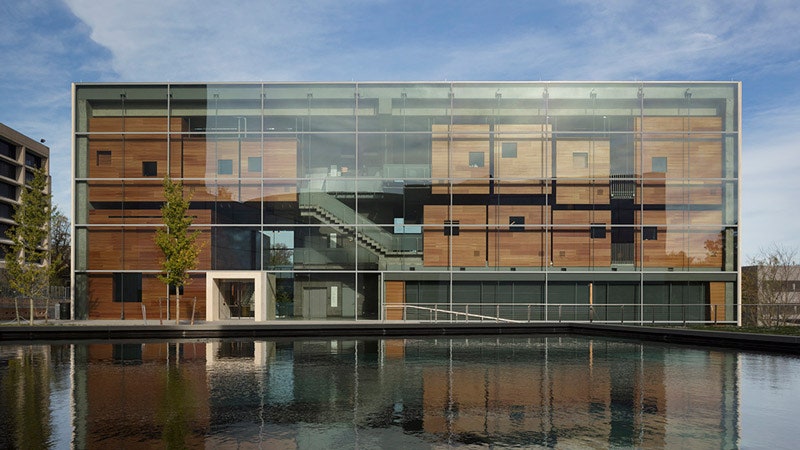 Центр искусств в Принстонском университете по проекту Стивена Холла фото проекта
