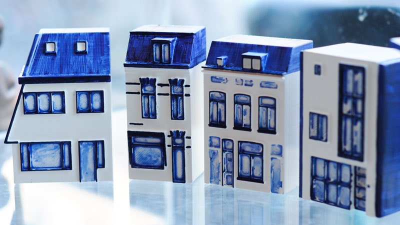 Миниатюрные копии домов в стиле делфтского фарфора от голландской компании Local Makers