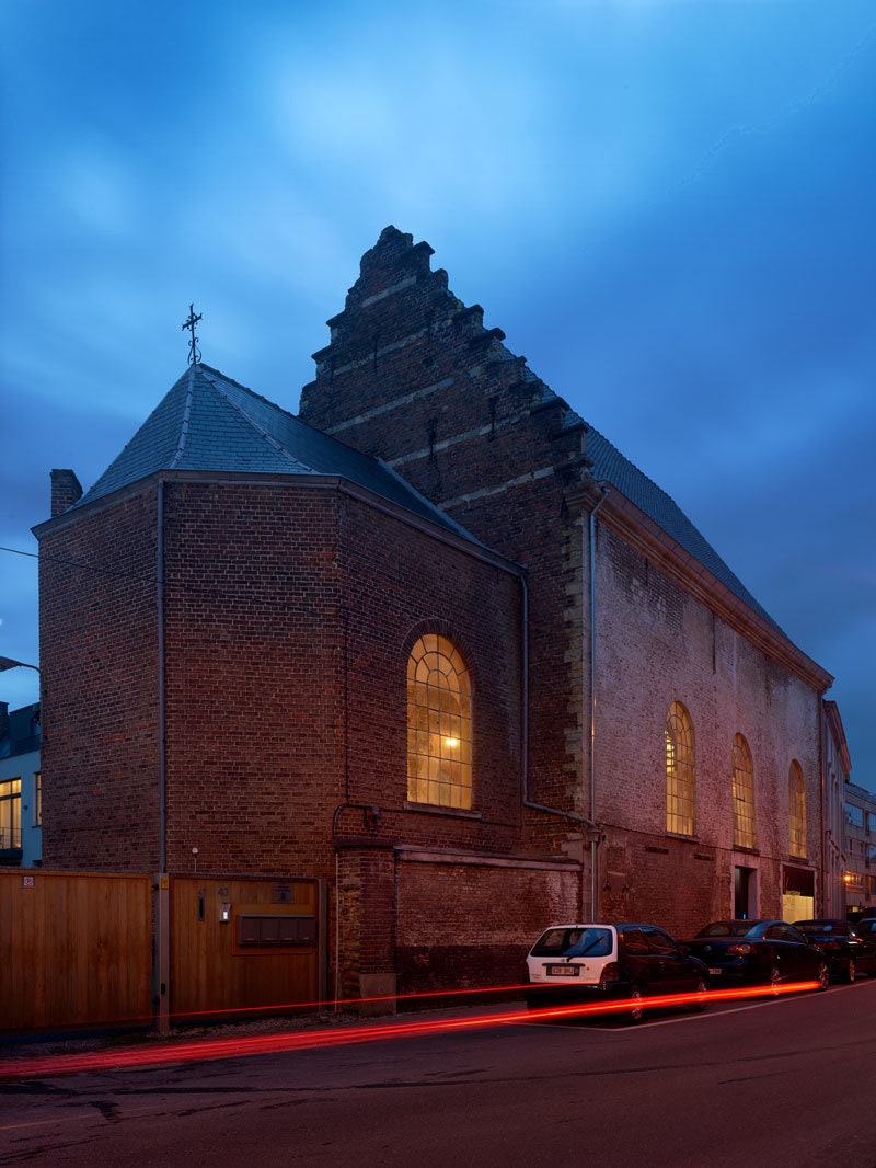 Офис архитектурного бюро Klaarchitectuur в старинной церкви в Бельгии