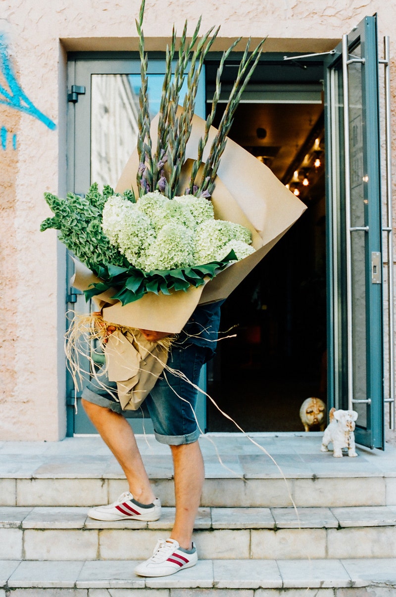 Как выбрать цветы и сохранить букет как можно дольше советы дизайнера Максима Лангуева