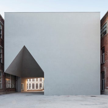 Здание архитектурного факультета в Бельгии