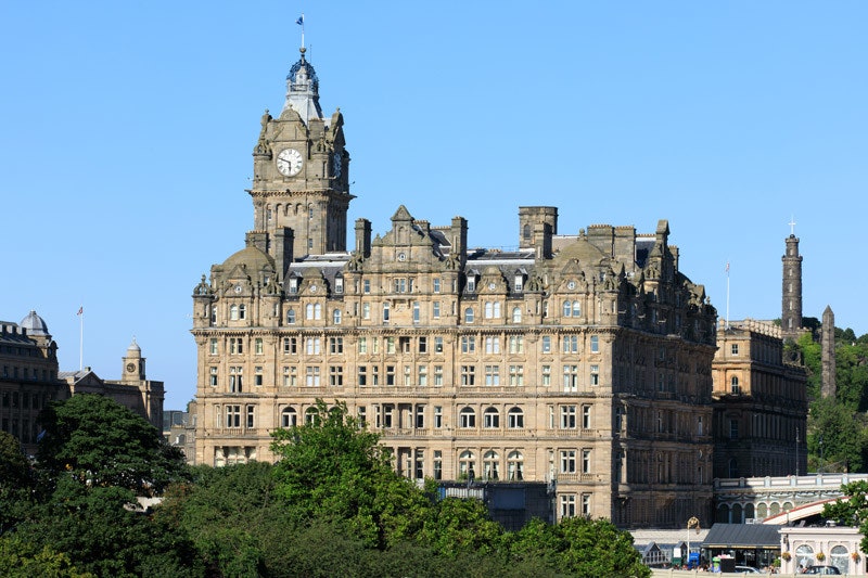 Туры по местам съемок сериала Корона программа Эдинбургского отеля The Balmoral
