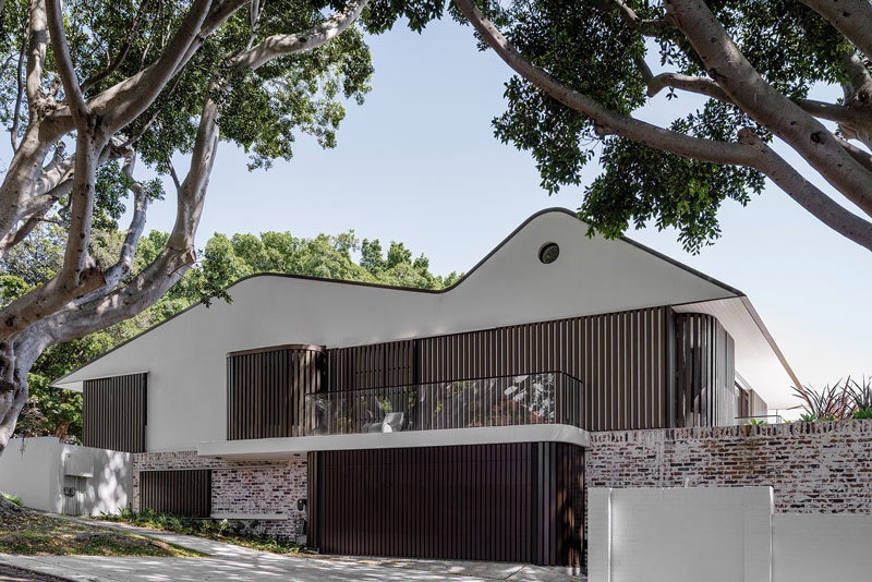 Дом The New Twin Peaks особняк в пригороде Сиднея по проекту Luigi Rosselli Architects