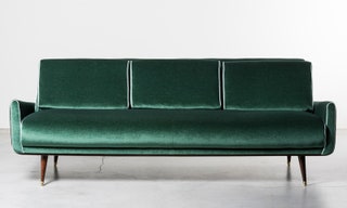 Хорхе Зальзупин. Sofa model 801 L'Atelier 1960. Древесина жакаранды. ©Daniele Iodice. Courtesy of Nilufar Gallery.