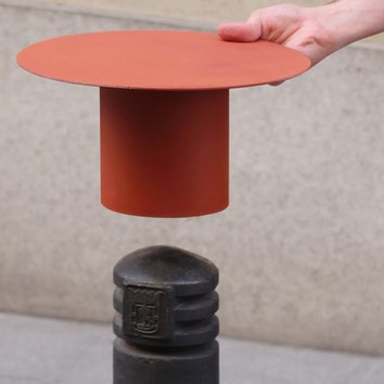 Новый вид уличной мебели: столбик-сиденье