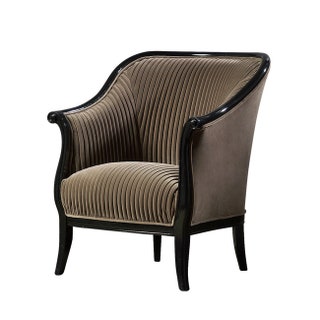 1950е годы вдохновили дизайнеров марки Chelini обтянуть классическое кресло тканью в ретростиле и выпустить коллекцию...
