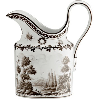 Фарфоровый молочник из коллекции Paesaggio Richard Ginori.