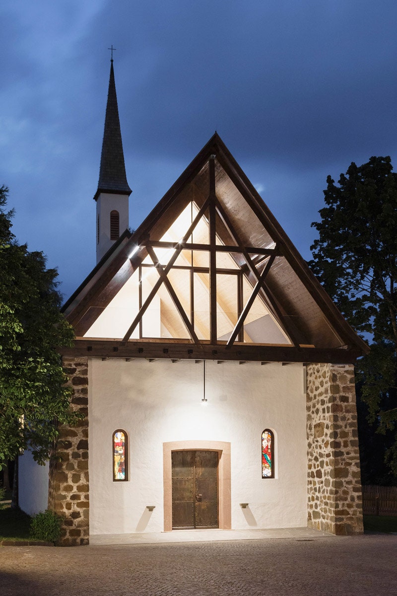 Церковь Святого Джозефа в Южном Тироле работа архитекторов из бюро Messner Architects