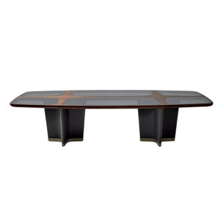 Обеденный стол Bigwig по дизайну Роберто Лаццерони.
