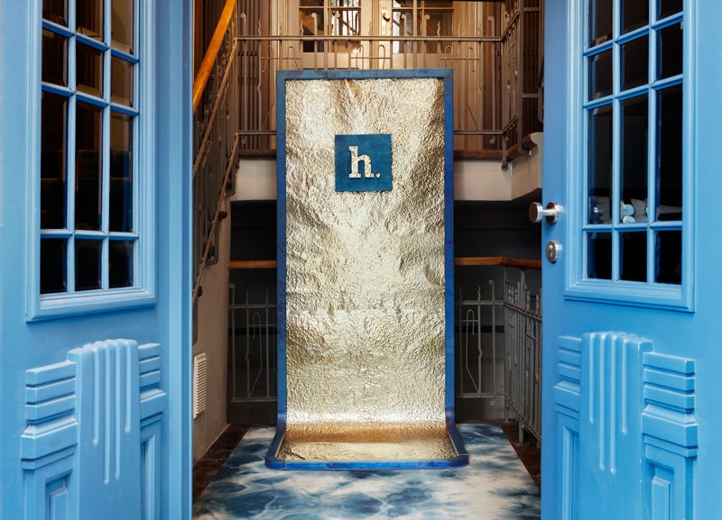 Офис рекламного агентства Hand Made в Кракове фото интерьеров в голубых тонах