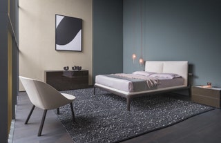 Кровать и кресло из новой коллекции Pianca дизайнер Филипп Табет.