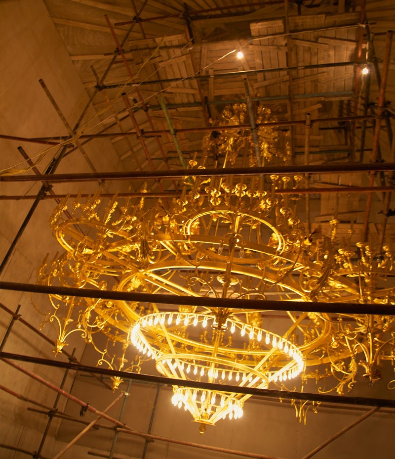 Ноябрь 2011. Люстра Большого театра в процессе реконструкции — еще одна грандиозная съемка Фрица фон дер Шуленбурга.