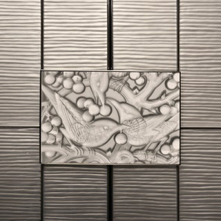 Шкаф Merles et Raisins ­дизайнер ПьерИв Рошон Lalique.