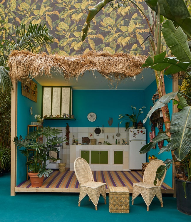 Corian Cabana Club инсталляция на Tortona Design Week с пляжными домиками в разных стилях | Admagazine