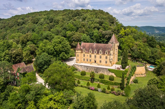 Замки которые можно купить шато в Ло и Гаронне во Франции замок в Жингэне в Швейцарии | Admagazine