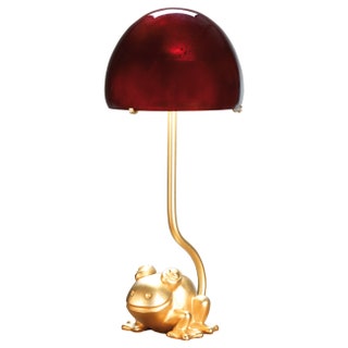 Настольная лампа Grenouille Promemoria в салоне марки.