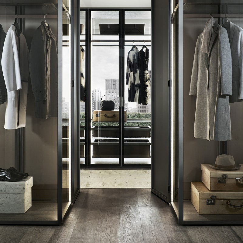 Прозрачный шкаф для одежды Cover от компании Rimadesio преимущества конструкции