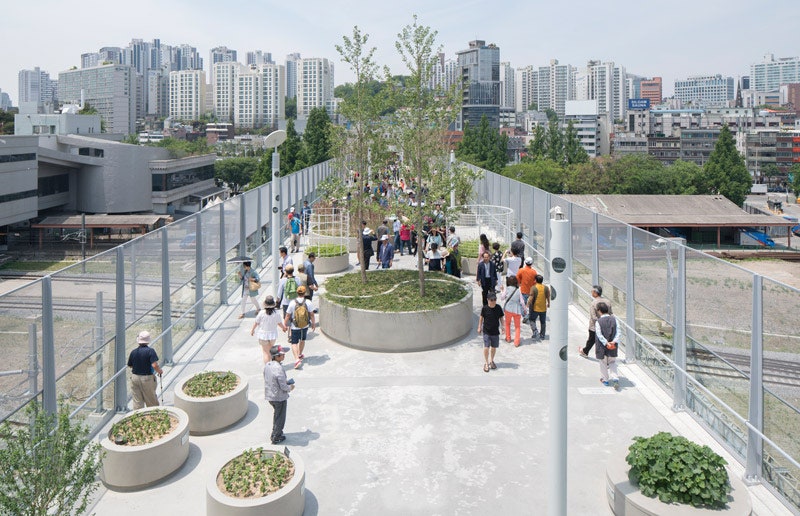 «Висячий» парк Seoullo в Сеуле по проекту бюро MVRDV