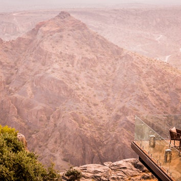 Отель на краю обрыва в Омане