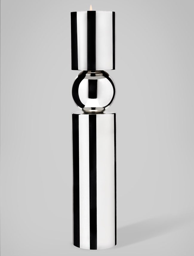 Мраморные часы Ли Брума в Милане в инсталляции Time Machine с предметами прошлого | Admagazine