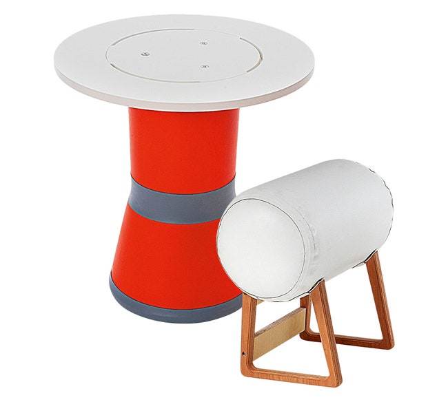 Надувные стул Inflatable stool и столик Inflatable sidetable.