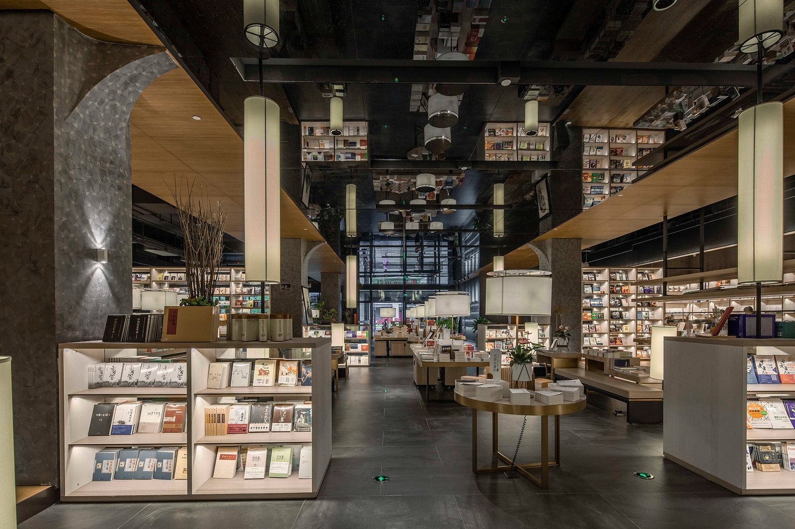 Книжный магазин в Сиане по проекту Gonverge Interior Design