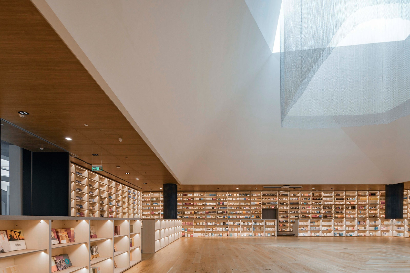 Книжный магазин в Сиане по проекту Gonverge Interior Design