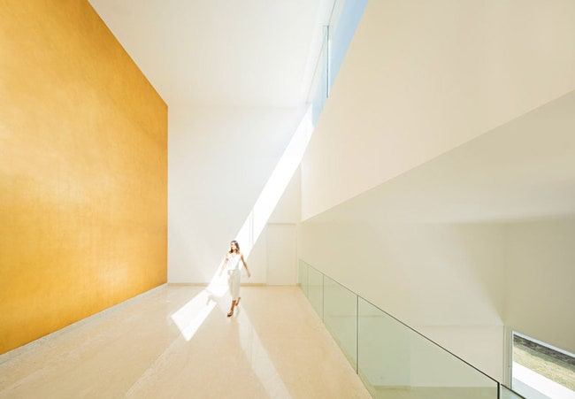 Domus Aurea в Монтеррее дом с золотой стеной в память архитектора Луиса Баррагана | Admagazine