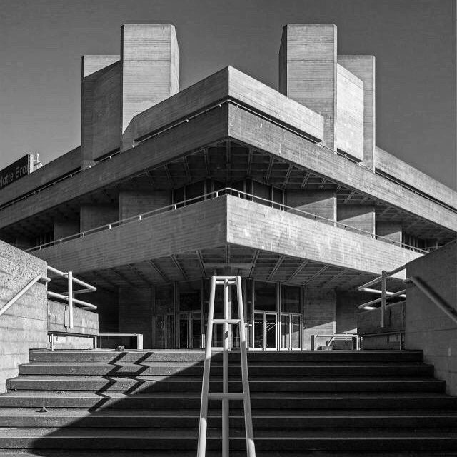 Королевский национальный театр Лондон 1976. Архитектор Denys Lasdun Atchitects.