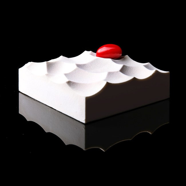 Торт The Voronoi cells with berries. Поверхность формы построена по методике ученого Вороного.