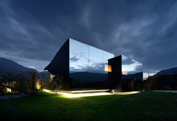 Зеркальный дом в Северной Италии архитектор Питер Пихлер. Нажмите на фото чтобы прочитать подробнее о проекте....