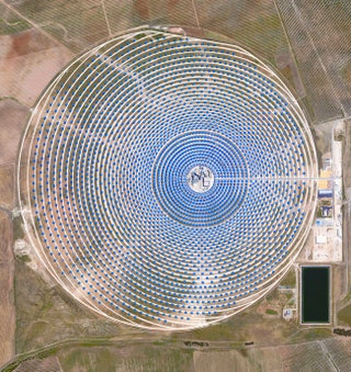 Электростанция на солнечных батареях Gemasolar Севилья Испания.