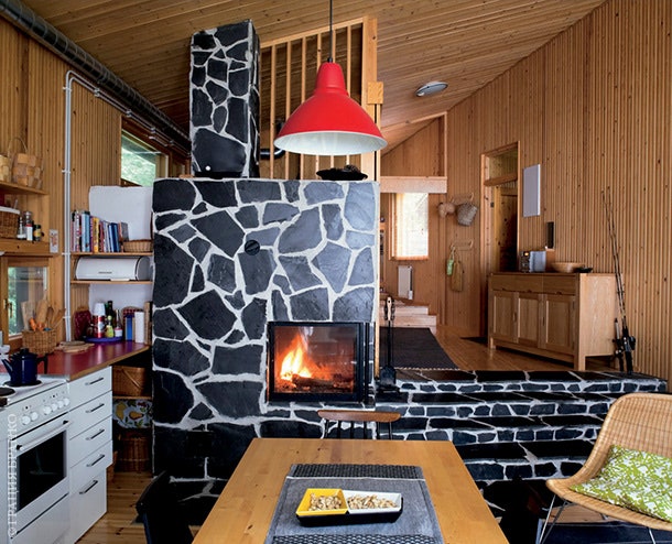 Дачный домик в Финляндии на берегу озера Лохья по проекту Элины Хелениус | Admagazine