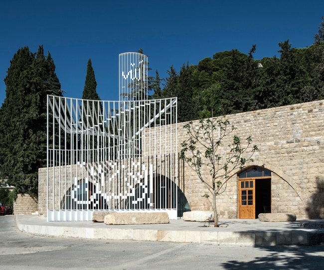 Миниатюрная мечеть в Ливане с полупрозрачным минаретом работа бюро L.E.F.T Architects | Admagazine