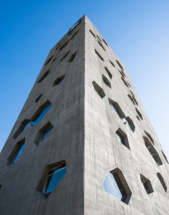 Бетонная башня в Университете Кордовы Sigla 21 работа бюро Morini Arquitectos | Admagazine