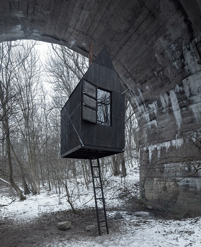 Подвешенный дом под мостом в Чехии инсталляция бюро H3T architekti | Admagazine