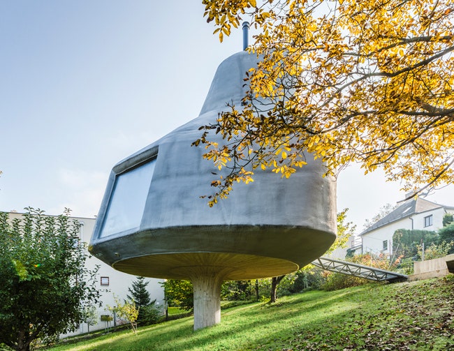 «Дом в саду» в Чехии на одной колонне работа архитектора Яна Шепки | Admagazine