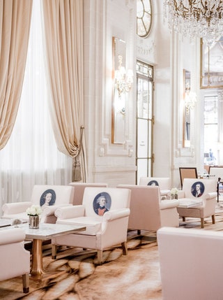 Hotel Le Meurice в Париже дизайнер Филипп Старк. Подробнее о проекте читайте по клику на фото....