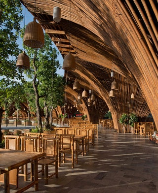 Ресторан в Ханое студия Vo Trong Nghia Architects. Подробнее о проекте читайте по клику на фото....