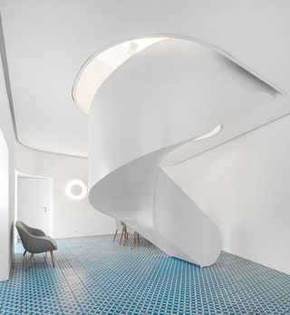Офис Sotheby's в Португалии студия Correia Ragazzi Arquitectos. Подробнее о проекте читайте по клику на фото....