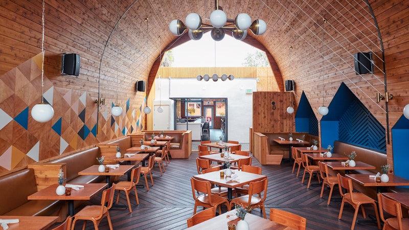 Деревянный ресторан Madison в СанДиего интерьеры от студии Archisects | Admagazine