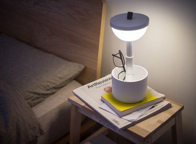 Выдвижная лампа Bento прикроватный светильник от студии Yuue | Admagazine