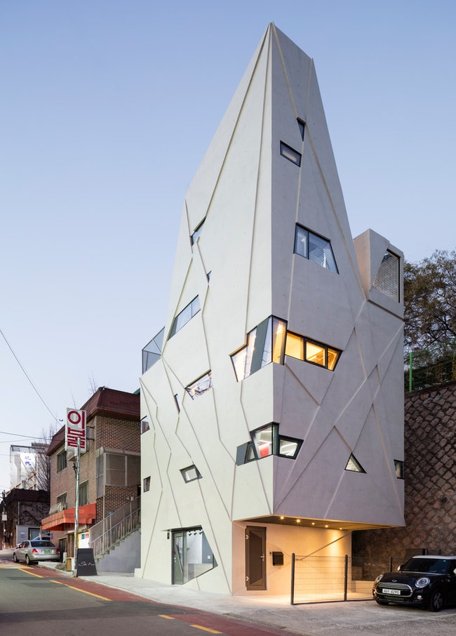Узкий жилой дом в Сеуле совмещенный с фотостудией проект бюро Moon Hoon | Admagazine