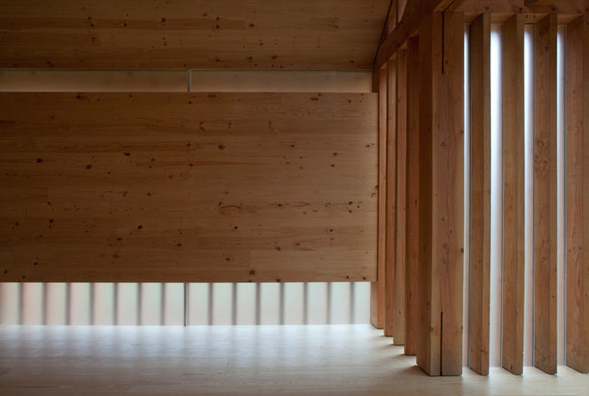 Белорусская деревянная часовня в Лондоне по проекту бюро Spheron Architects | Admagazine