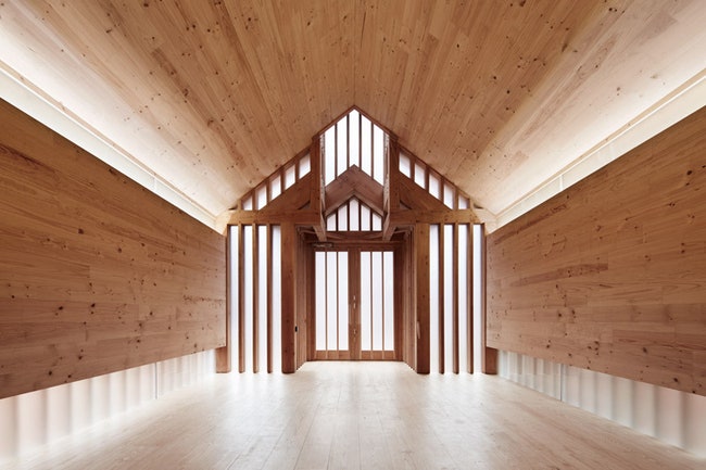 Белорусская деревянная часовня в Лондоне по проекту бюро Spheron Architects | Admagazine