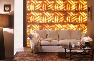 Стена из декоративных мраморных плит с подсветкой Antares из коллекции Le Pietre Luminose.