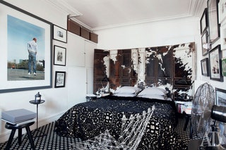Квартира в Париже хозяин и декоратор креативный директор Christian Lacroix Саша Валькхоф. Нажмите на фото чтобы...