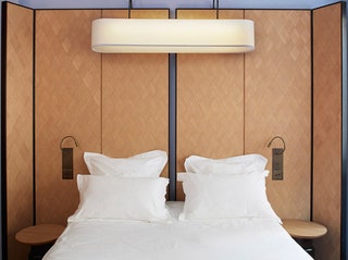 Отель в Париже по дизайну Франсуа Шамсо. Нажмите на фото чтобы посмотреть все номера отеля....